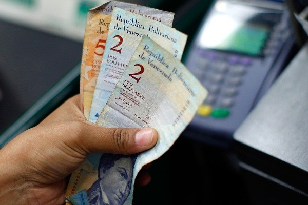 Мадуро объявил о девальвации национальной валюты Венесуэлы сразу на 59%