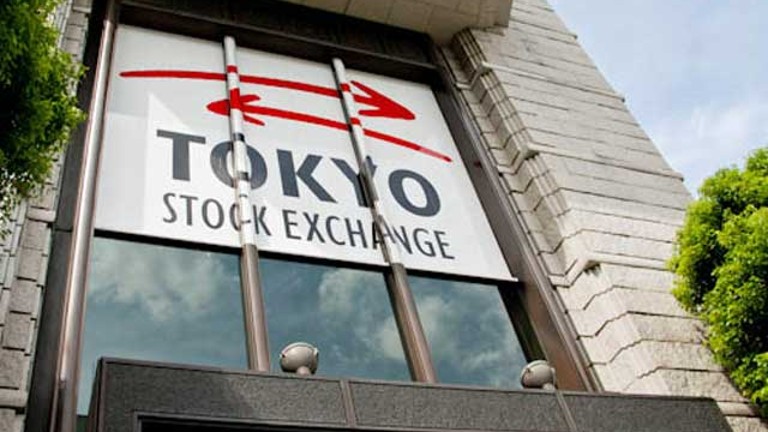 Рынок акций Японии рухнул более чем на 5%