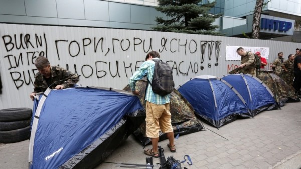 К осаде "Интера" в Киеве: вот поэтому Порошенко и не позвали в Китай