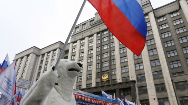 Bild: Россия провоцирует Запад карикатурами с медведем и свиньями в клетке