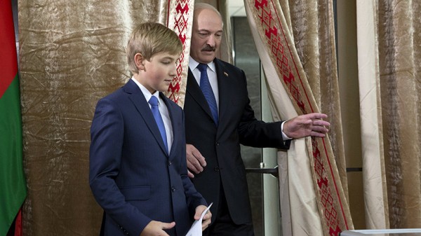 По стопам отца: готовит ли Лукашенко операцию «Преемник» 