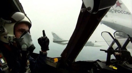 Пилоты НАТО пожаловались на неприличные жесты российских летчиков