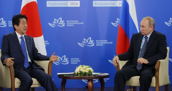 Что лежит на столе переговоров России и Японии?