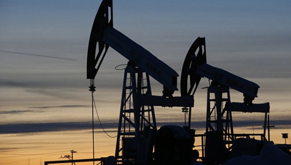 Россия с 1 января начинает сокращать добычу нефти