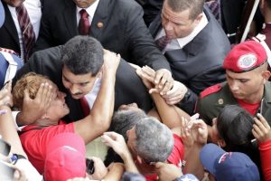 Президент Венесуэлы послал Владимиру Путину отравленный поцелуй