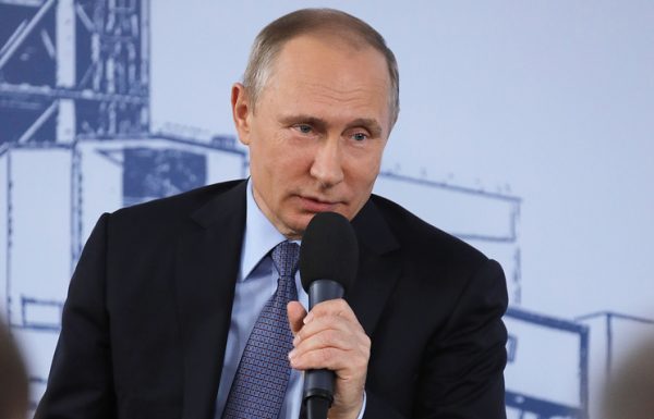 Путин: власти РФ не позволят производителям и продавцам бензина задирать цены