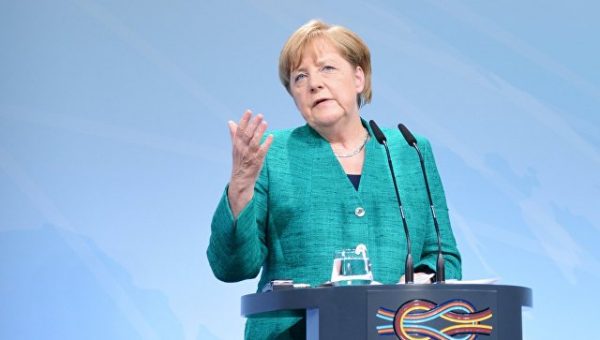 Меркель продолжает развод и начала раздел имущества