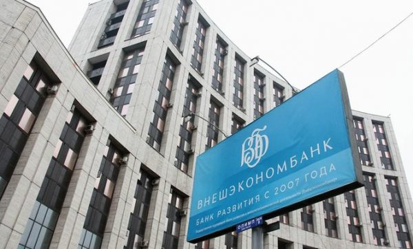 Рубль укрепляется: ВЭБ конвертирует в рубли $6,25 млрд