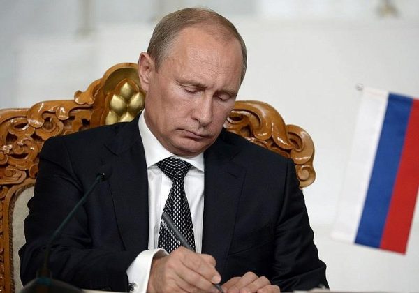 Путин подписал закон о заморозке пенсионных накоплений