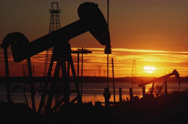 Добыча нефти в США упала до минимума с 2014 года