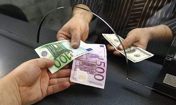 Средний курс евро со сроком расчетов "завтра" по итогам торгов на 19:00 мск составил 73.9376 руб.