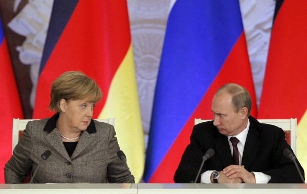 Германия применяет к России метод кнута и пряника