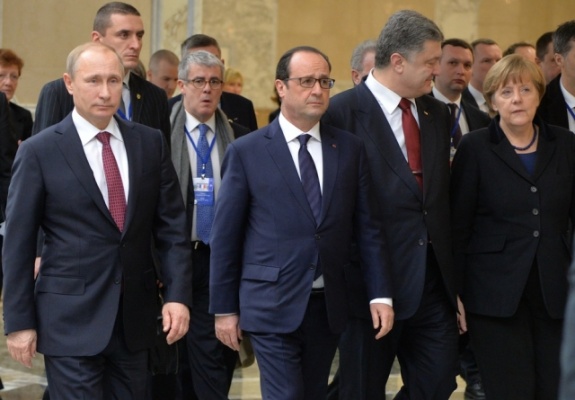 «Подвижки» по Минским соглашениям: мнимое давление Запада и зигзаги Порошенко
