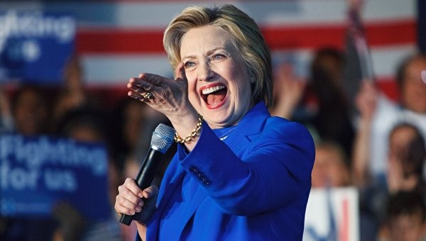 «Кыця Гиллари»: украинская элита ставит на Клинтон