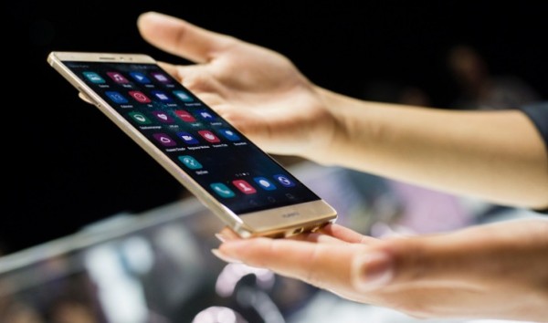 Huawei планирует начать выпуск телефонов с искусственным интеллектом