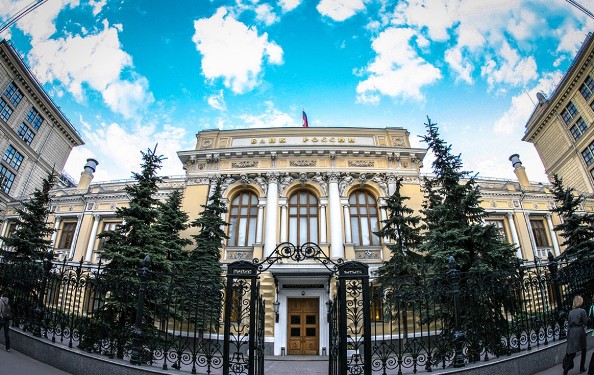 Правительство и ЦБ обсуждают покупку валюты на фоне укрепления рубля