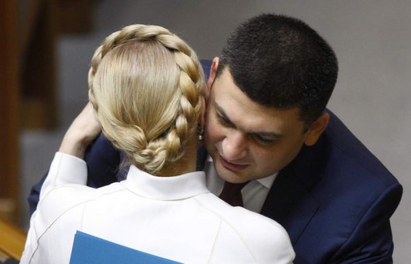 Гройсман предлагает расплатиться с Россией Юлией Тимошенко