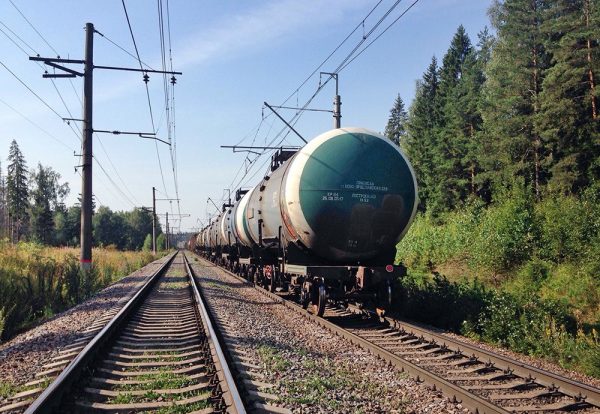 Россия направила грузовые поезда в обход Украины