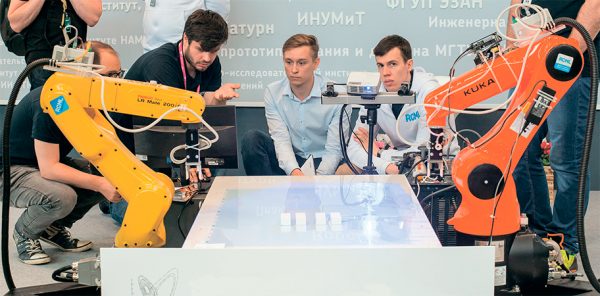 Российские программисты научили роботов работать в команде