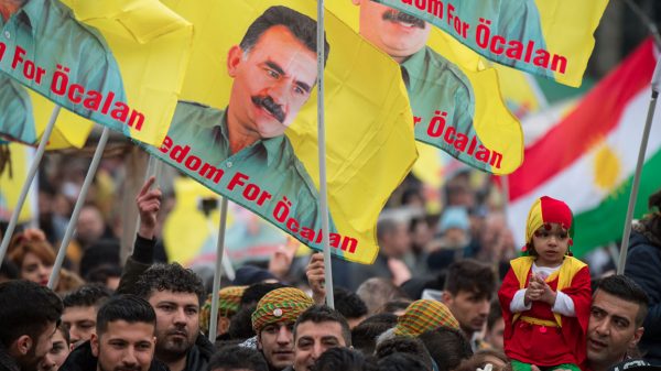 Абдулла́ Оджала́н — курдский политический и военный деятель лидер и основатель террористической организации Рабочая партия Курдистана. С 1999 года отбывает пожизненное заключение в турецкой тюрьме на острове Имралы.