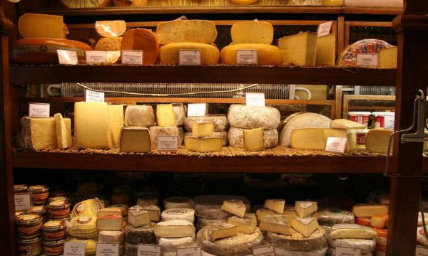 На Украине польский сыр оказался фальсификатом